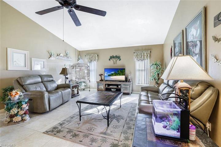 901 SE 21st  TER, CAPE CORAL, FL 33990