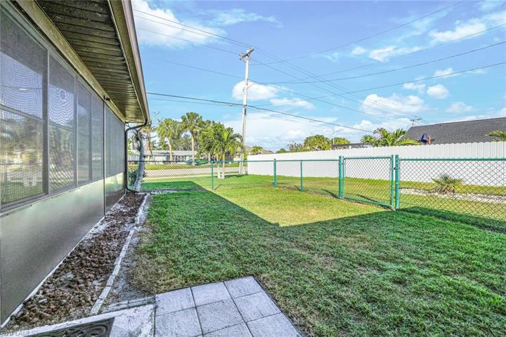 901 SE 21st  TER, CAPE CORAL, FL 33990