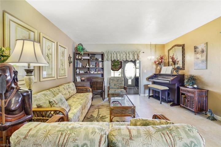 901 SE 21st  TER, CAPE CORAL, FL 33990