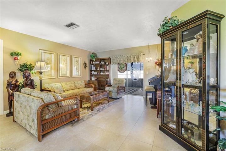901 SE 21st  TER, CAPE CORAL, FL 33990