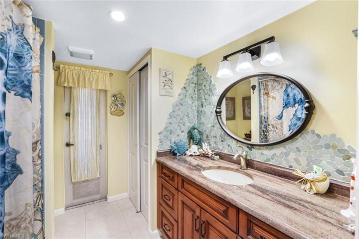 901 SE 21st  TER, CAPE CORAL, FL 33990