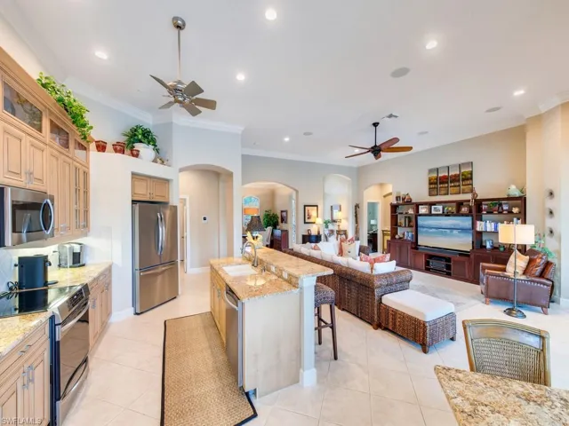 16083  Parque  LN, Naples, FL 34110