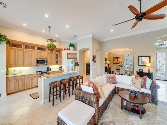 16083  Parque  LN, Naples, FL 34110