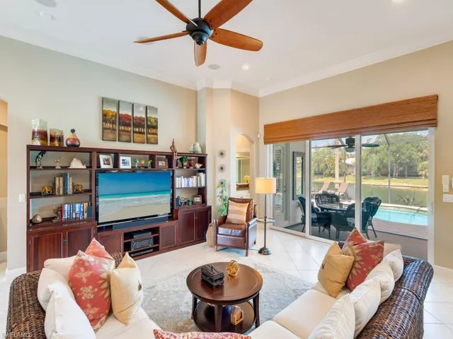 16083  Parque  LN, Naples, FL 34110