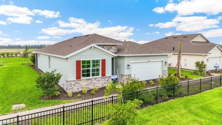 MODEL HOME