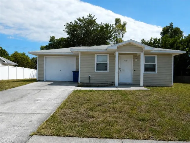 899  Ridgeway  DR, North Fort Myers, FL 33903