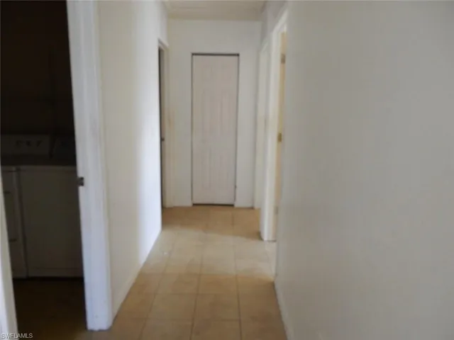 899  Ridgeway  DR, North Fort Myers, FL 33903