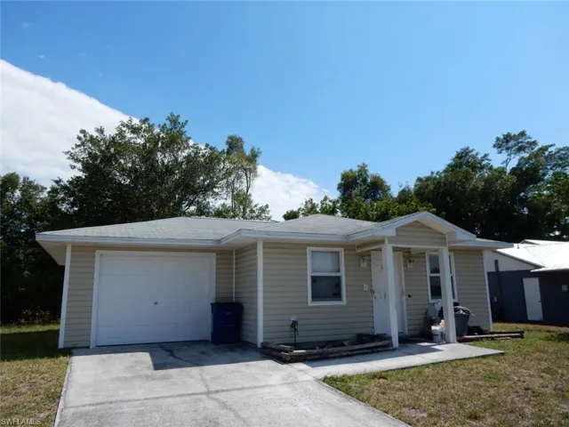 899  Ridgeway  DR, North Fort Myers, FL 33903