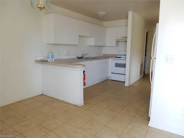 899  Ridgeway  DR, North Fort Myers, FL 33903