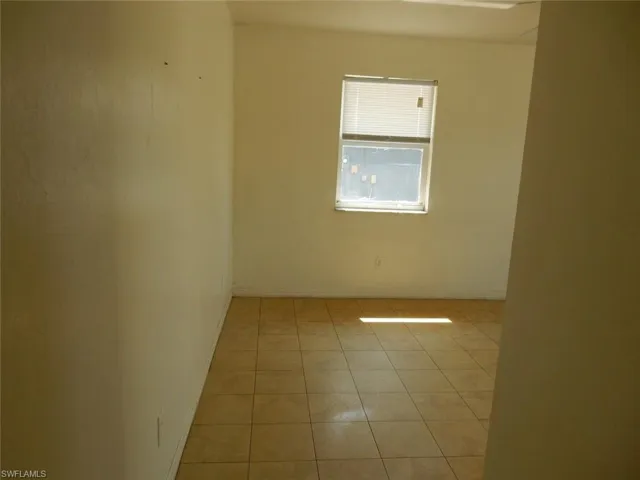 899  Ridgeway  DR, North Fort Myers, FL 33903
