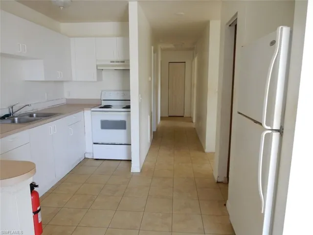 899  Ridgeway  DR, North Fort Myers, FL 33903