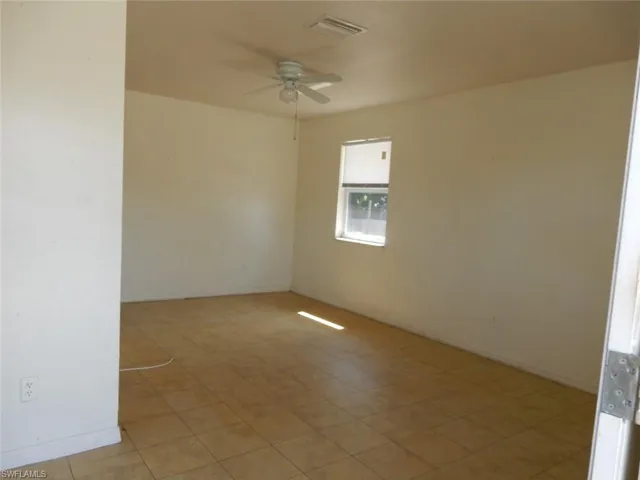 899  Ridgeway  DR, North Fort Myers, FL 33903