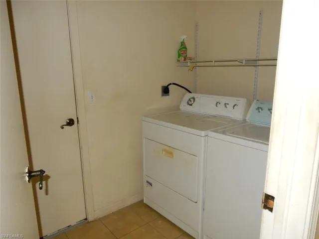 899  Ridgeway  DR, North Fort Myers, FL 33903