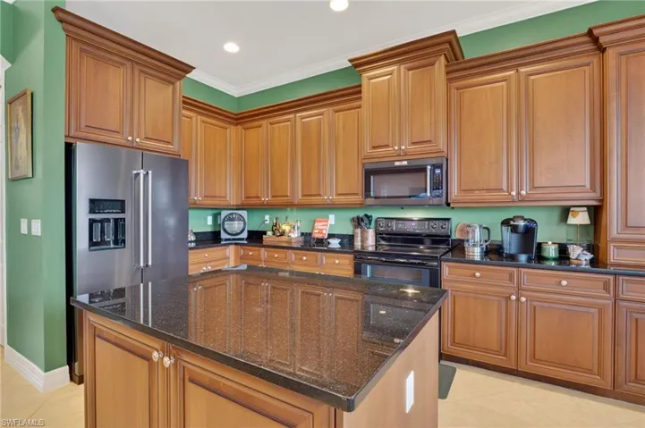 6598  Monterey  PT, Naples, FL 34105