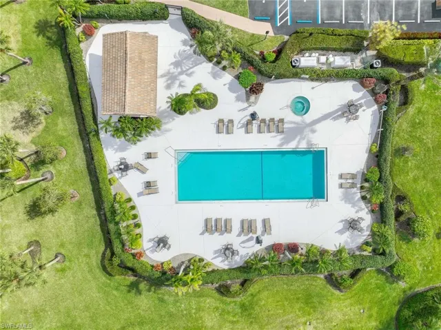 9113  Michael  CIR, Naples, FL 34113
