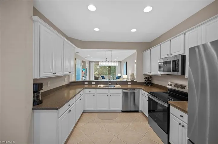 9113  Michael  CIR, Naples, FL 34113