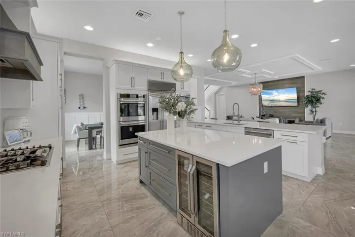 Large Kitchen with Island