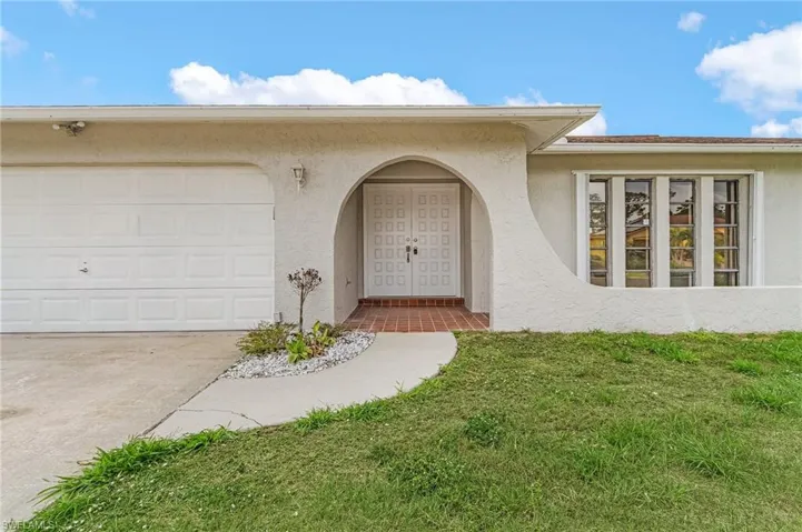 201 Mcarthur Ave, Lehigh Acres Fl 33936