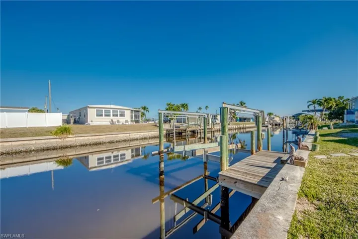 Dock featuring boat lift and Direct Gulf access