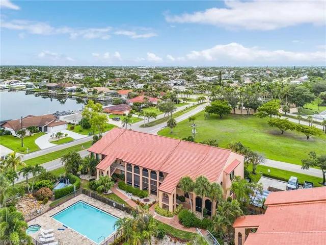 Gorgeous Rose Garden Area Condo~Tarpon Pt Marina Neighborhood