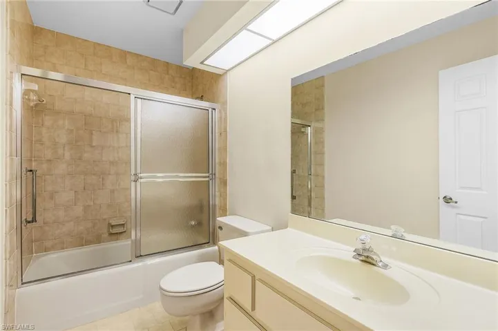 Second Bath w Shower/Tub