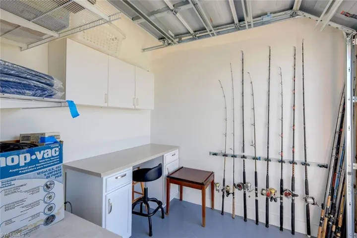 Bonus "toys" garage