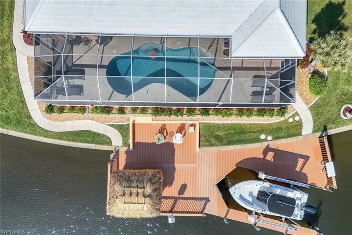 Top down view of dock, lift and Tiki Hut