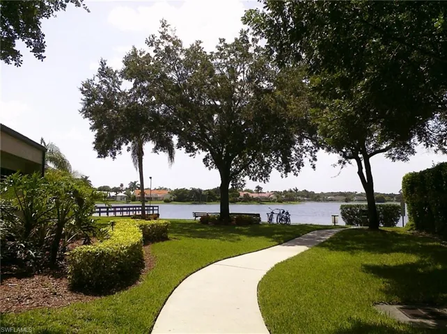505  Windsor  SQ, Naples, FL 34104