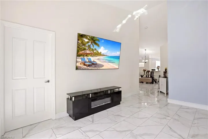 505 Windsor Sq 201, Naples, Florida 34104