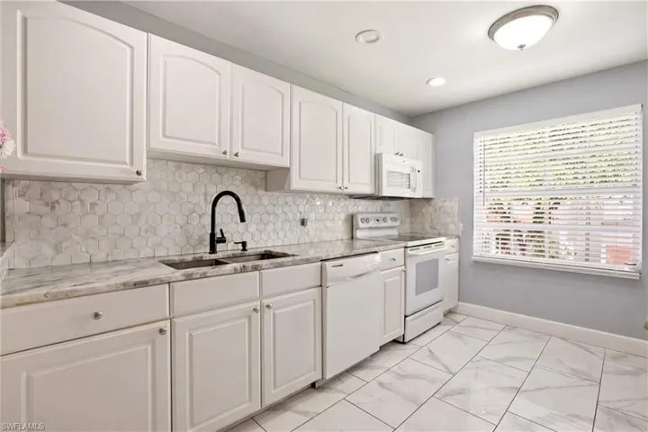505 Windsor Sq 201, Naples, Florida 34104