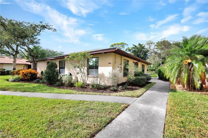 Welcome to this single story villa home with 2 bedrooms and 2 full bathrooms.  It features a nicely landscaped yard, a quiet setting, and parking for you and your guests.