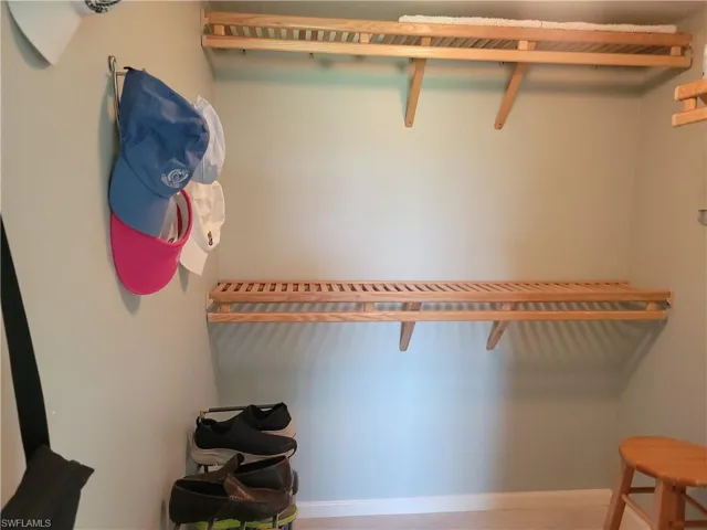 Primay bedroom walk-in closet
