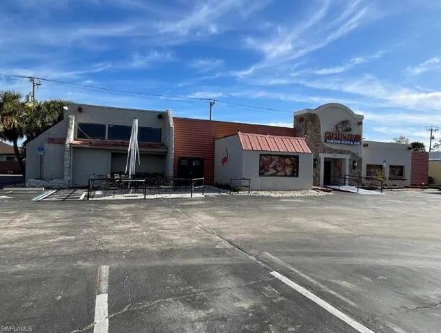 2746  Tamiami  TRL, Port Charlotte, FL 33952
