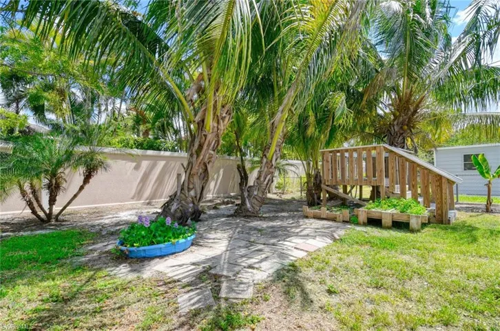 3  Sonderhen  DR, Naples, FL 34114