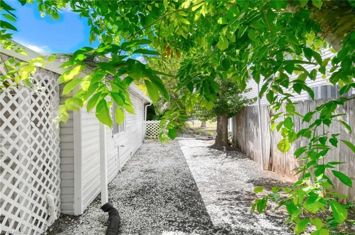 3  Sonderhen  DR, Naples, FL 34114