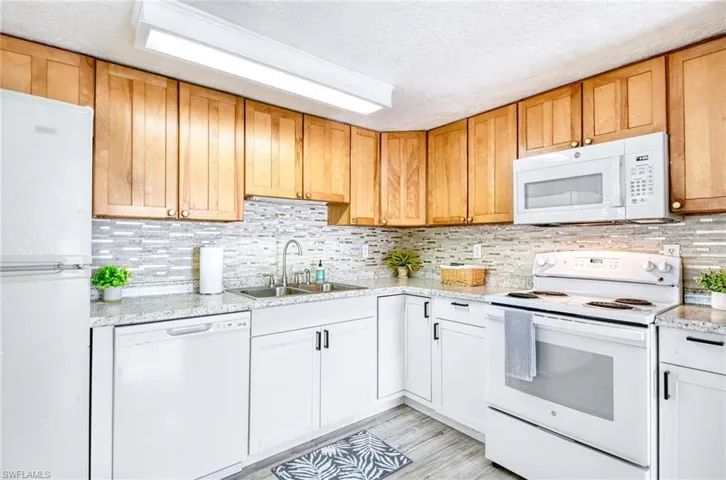 3  Sonderhen  DR, Naples, FL 34114