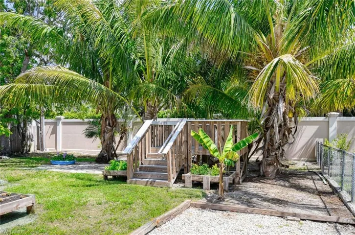 3  Sonderhen  DR, Naples, FL 34114