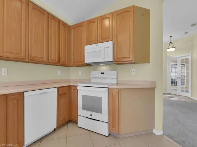 Kitchen w/ Lots Of Storage Space