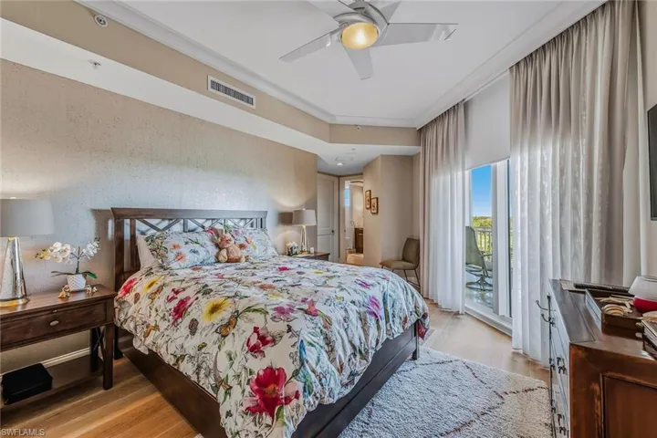 13675 Vanderbilt Dr 707, Naples, Florida 34110