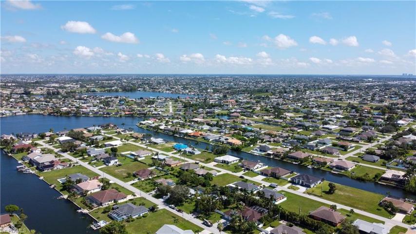 1317 SW 4th PL, CAPE CORAL FL 33991