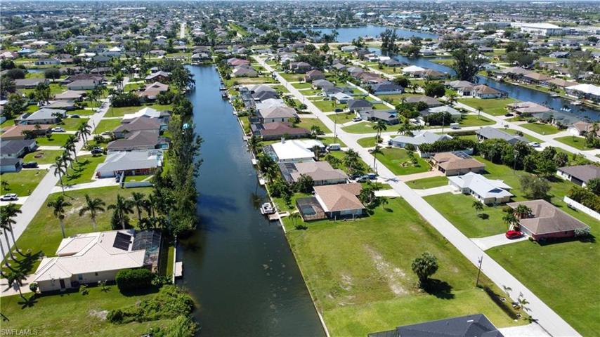1317 SW 4th PL, CAPE CORAL FL 33991