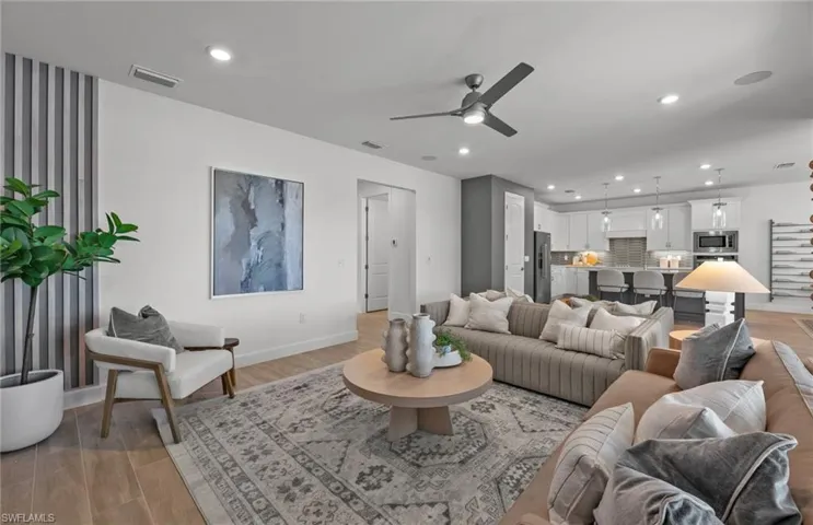 Photos are of a model home. Illustration purposes only.