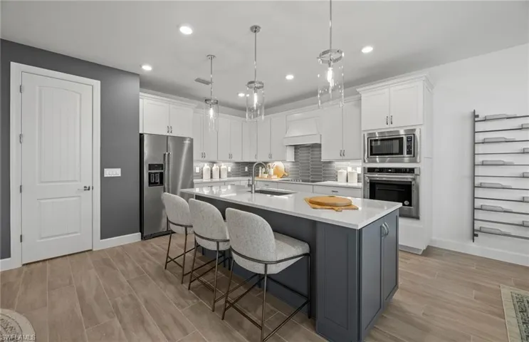 Photos are of a model home. Illustration purposes only.