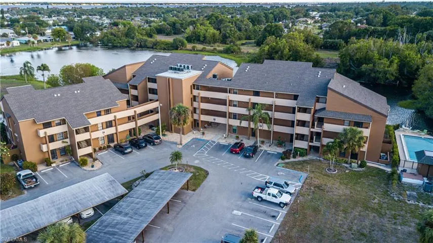 2069 W Lakeview  BLVD, North Fort Myers, FL 33903