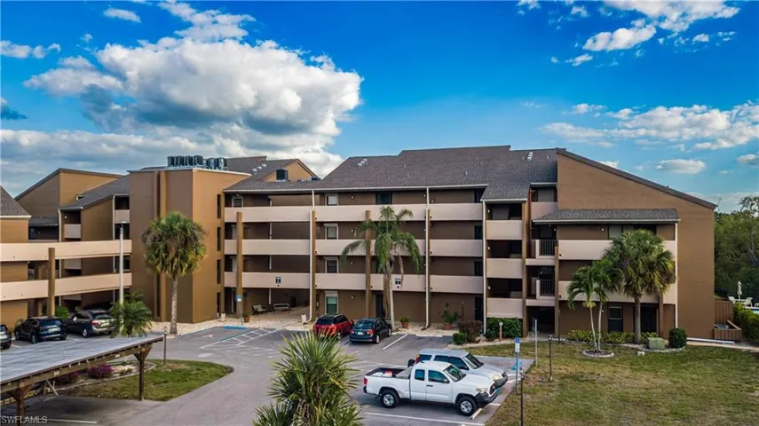 2069 W Lakeview  BLVD, North Fort Myers, FL 33903