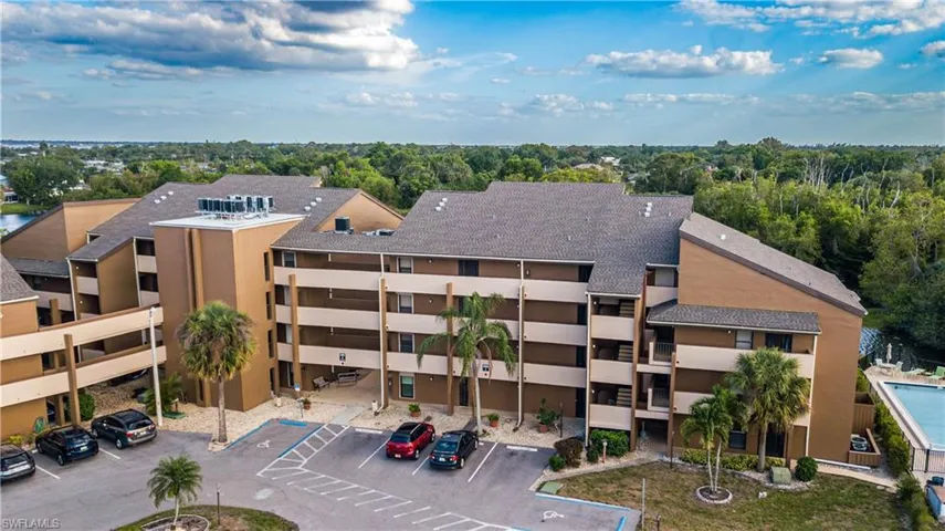 2069 W Lakeview  BLVD, North Fort Myers, FL 33903