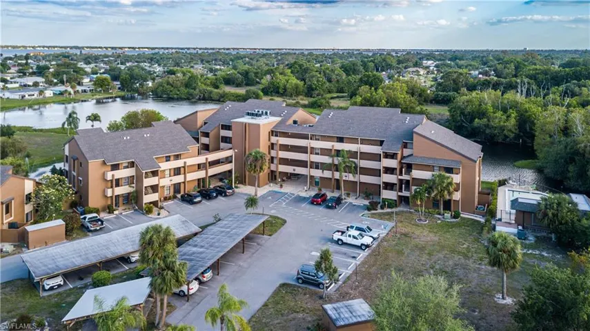2069 W Lakeview  BLVD, North Fort Myers, FL 33903