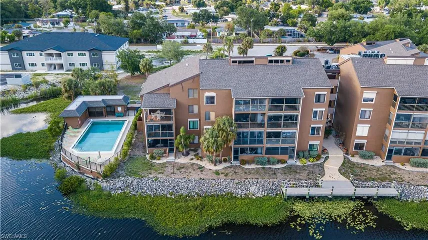 2069 W Lakeview  BLVD, North Fort Myers, FL 33903