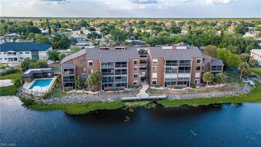 2069 W Lakeview  BLVD, North Fort Myers, FL 33903