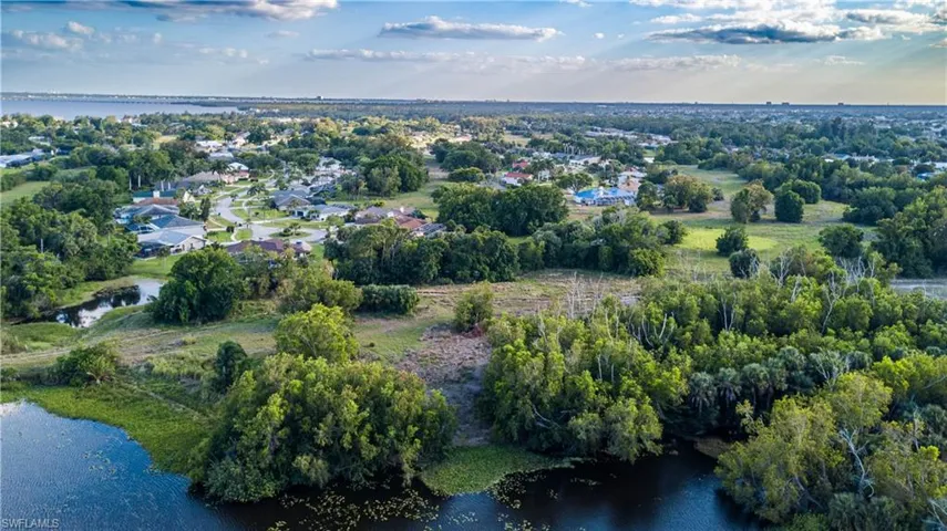 2069 W Lakeview  BLVD, North Fort Myers, FL 33903